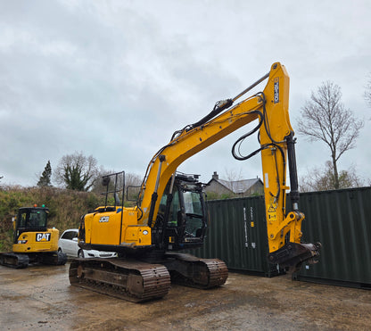 JCB JS130LC+