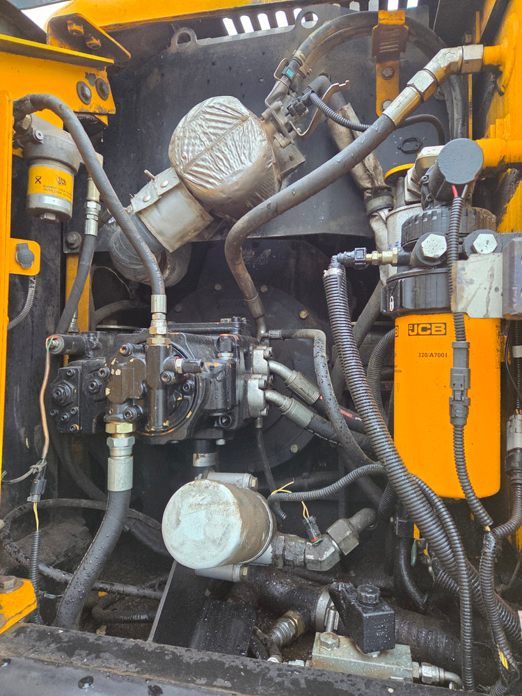 JCB JS130LC+