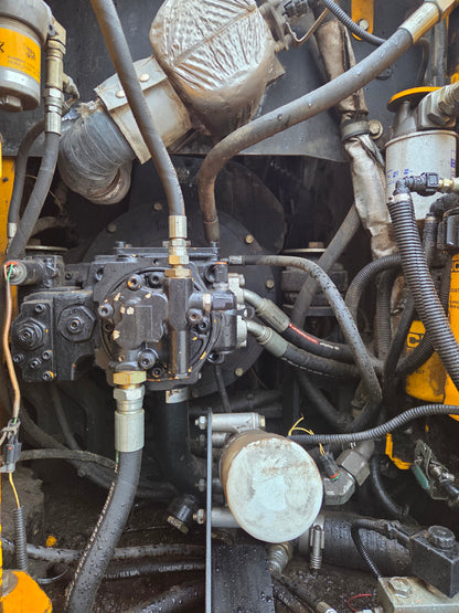 JCB JS130LC+