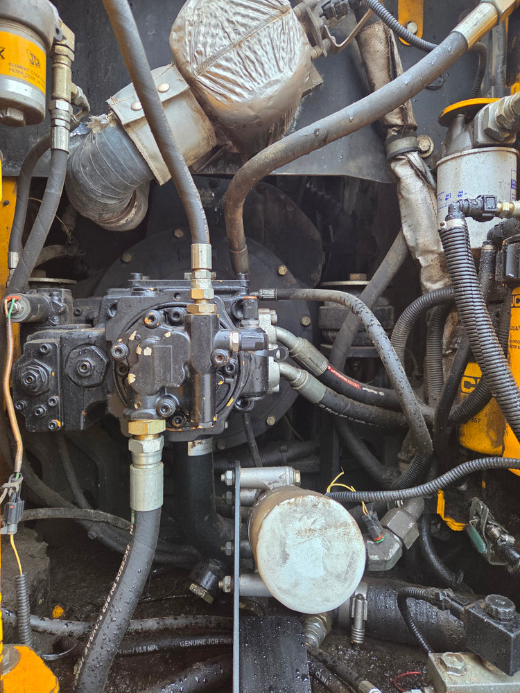 JCB JS130LC+