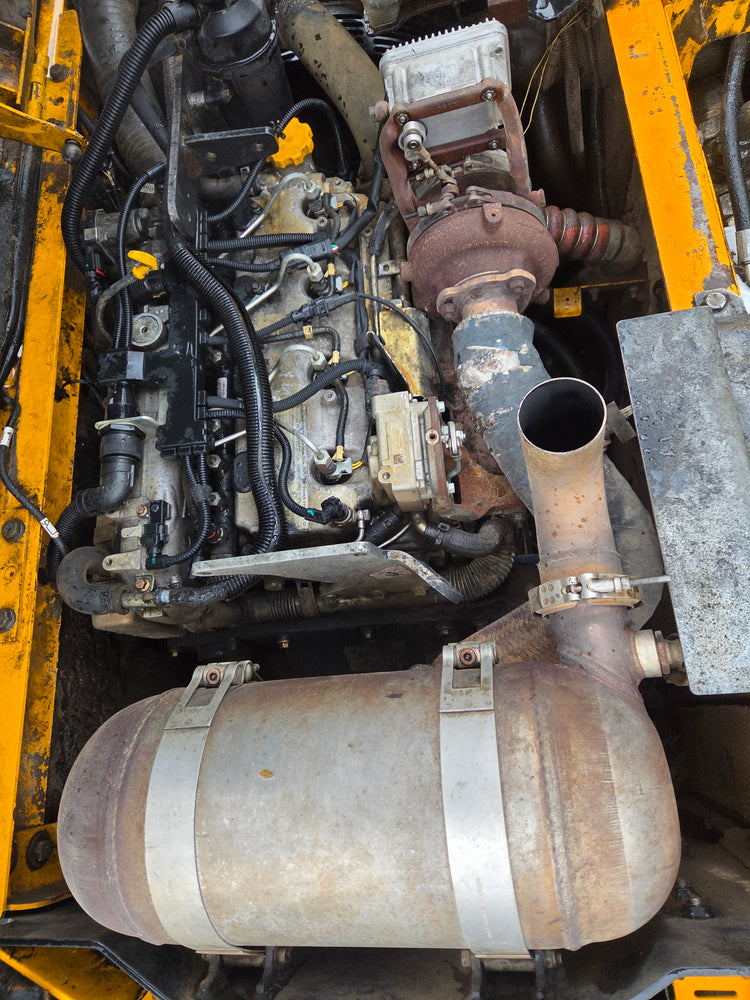 JCB JS130LC+