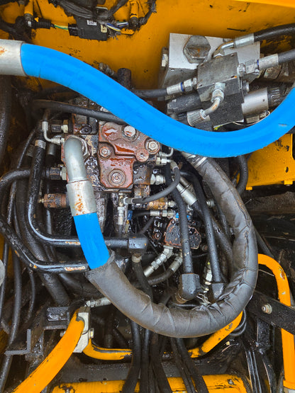 JCB JS130LC+
