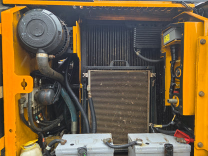 JCB JS130LC+