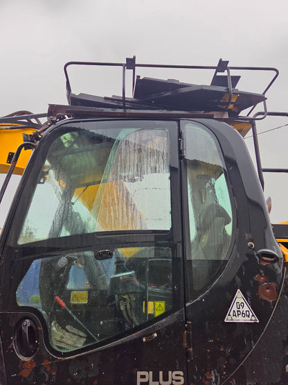 JCB JS130LC+