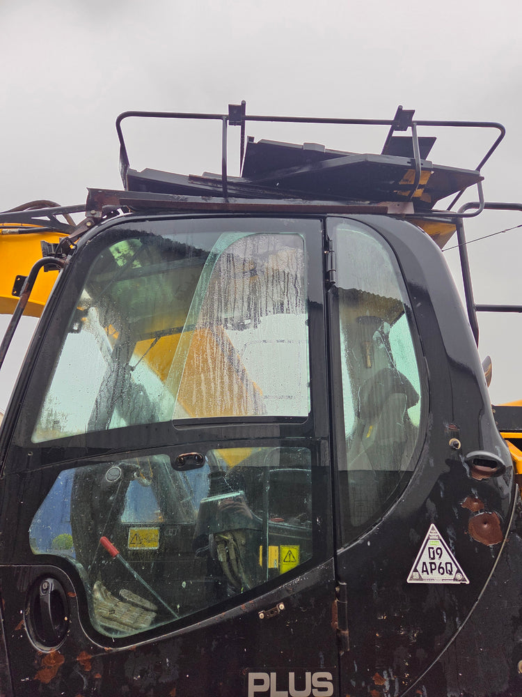 JCB JS130LC+