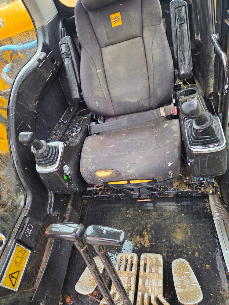 JCB JS130LC+