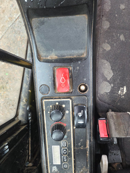 JCB JS130LC+
