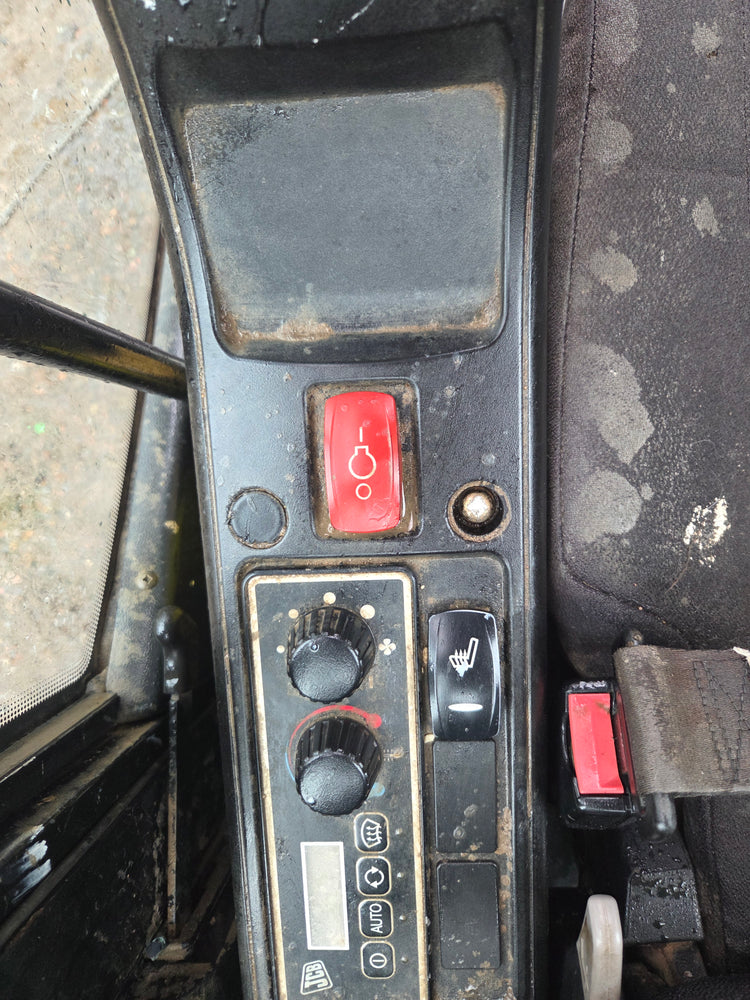 JCB JS130LC+