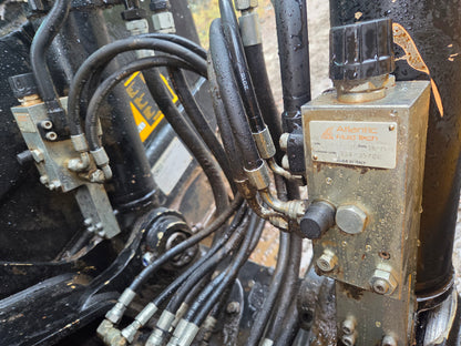 JCB JS130LC+