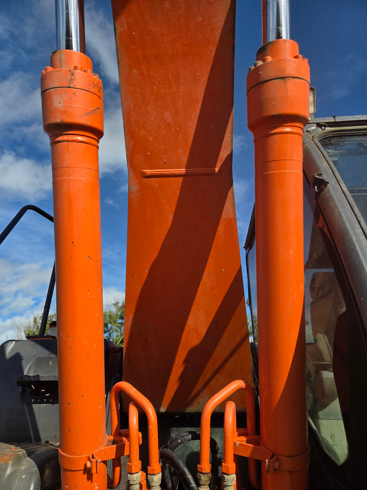 Hitachi ZX210LC-5B